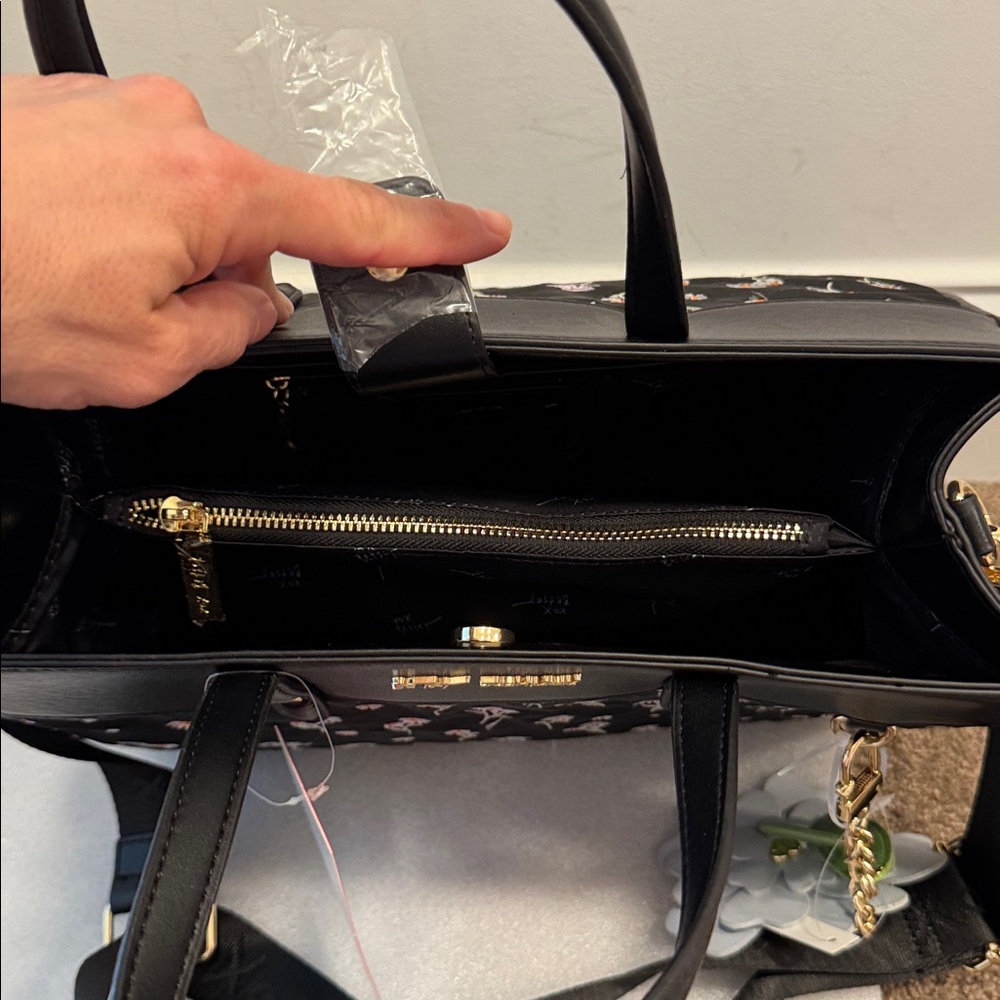 Betsey Johnson sunflower crossbody shoulder bag purse with charm NWT - Picture 6 of 8